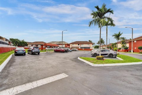 Condominio en venta en Hialeah Gardens, Florida, 2 dormitorios, 95.6 m2 № 1076352 - foto 12