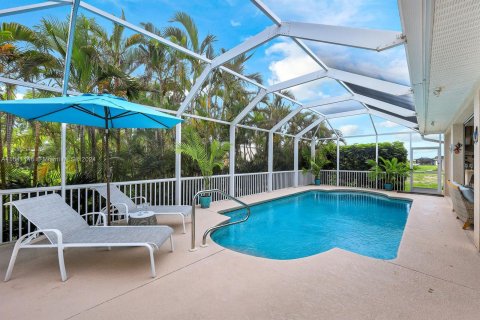 House in Cape Coral, Florida 4 bedrooms, 243.87 sq.m. № 1050575 - photo 9
