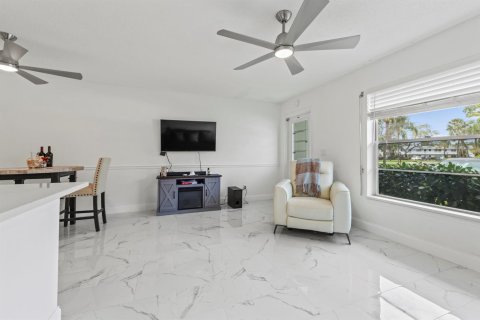 Condo in Stuart, Florida, 1 bedroom  № 1051035 - photo 27