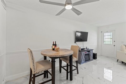 Condo in Stuart, Florida, 1 bedroom  № 1051035 - photo 7