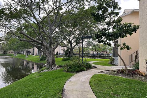 Condo in Deerfield Beach, Florida, 1 bedroom  № 1051081 - photo 21