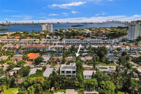 Villa ou maison à vendre à North Miami, Floride: 3 chambres, 169.27 m2 № 1309498 - photo 1