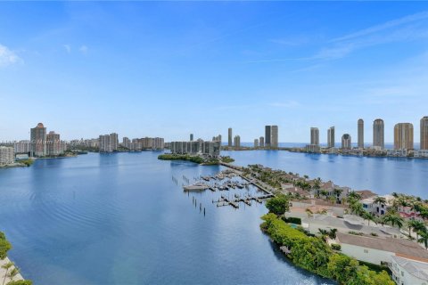 Condominio en venta en Aventura, Florida, 3 dormitorios, 263.84 m2 № 1309474 - foto 2