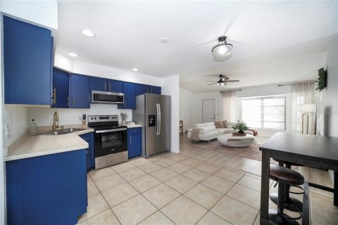 House in Port Charlotte, Florida 2 bedrooms, 126.35 sq.m. № 1247017 - photo 8