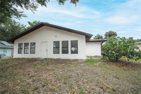 House in Port Charlotte, Florida 2 bedrooms, 126.35 sq.m. № 1247017 - photo 16