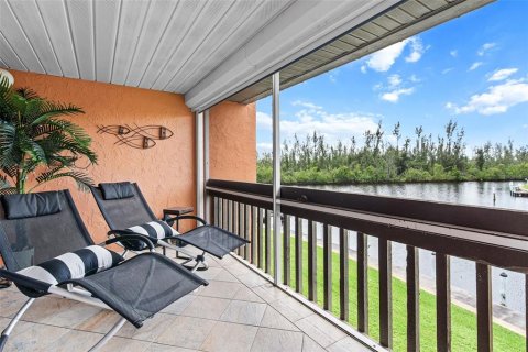 Copropriété à vendre à Punta Gorda, Floride: 2 chambres, 94.02 m2 № 1344569 - photo 1