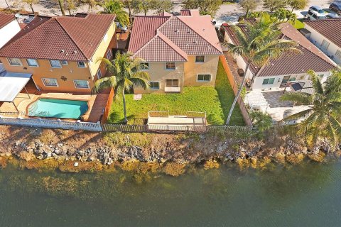 Villa ou maison à vendre à Cutler Bay, Floride: 5 chambres, 244.98 m2 № 1049246 - photo 1