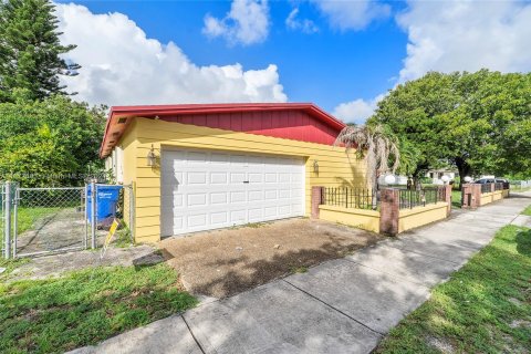 Casa en venta en Hollywood, Florida, 3 dormitorios, 159.79 m2 № 1412111 - foto 29