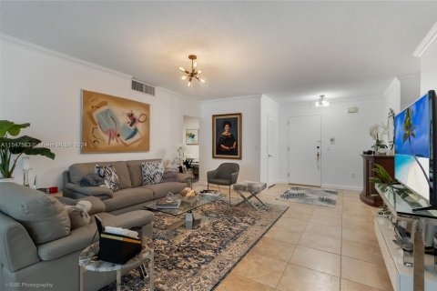 Copropriété à vendre à Bal Harbour, Floride: 2 chambres, 128.95 m2 № 1057712 - photo 3