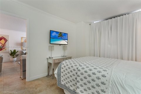 Купить кондоминиум в Бэл-Харбор, Флорида 2 спальни, 128.95м2, № 1057712 - фото 12