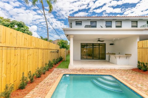 Townhouse in Miami, Florida 3 bedrooms, 219.99 sq.m. № 1057758 - photo 13