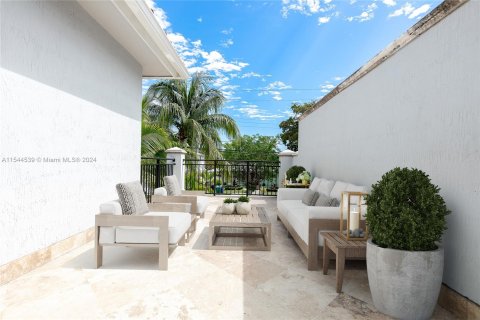 Townhouse in Miami, Florida 3 bedrooms, 219.99 sq.m. № 1057758 - photo 29