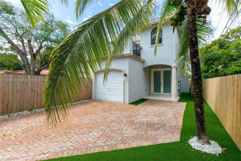 Townhouse in Miami, Florida 3 bedrooms, 219.99 sq.m. № 1057758 - photo 9