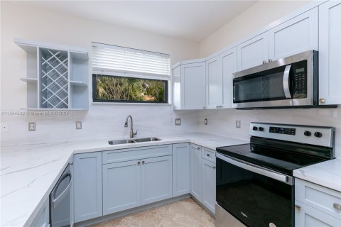 Townhouse in Miami, Florida 3 bedrooms, 219.99 sq.m. № 1057758 - photo 24