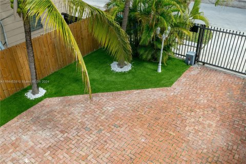 Adosado en venta en Miami, Florida, 3 dormitorios, 219.99 m2 № 1057758 - foto 8