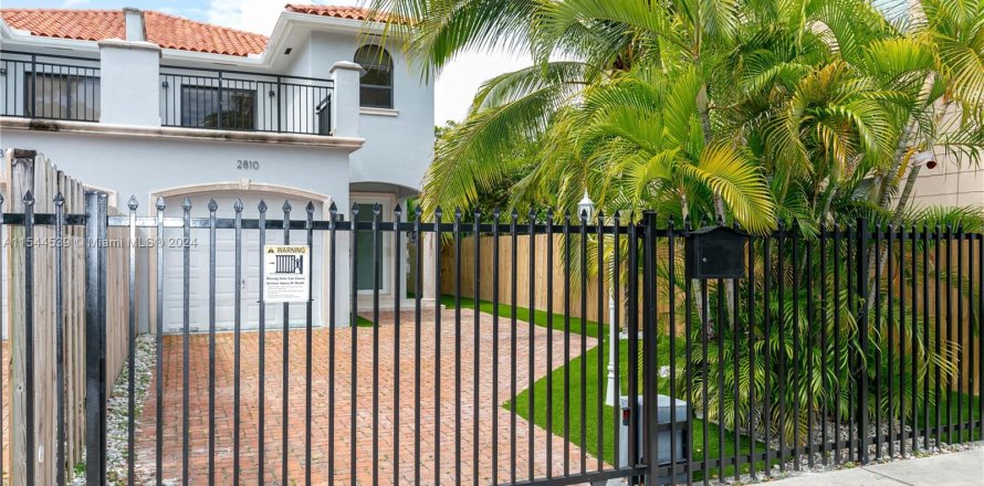 Townhouse in Miami, Florida 3 bedrooms, 219.99 sq.m. № 1057758