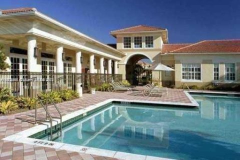 Condominio en venta en Miramar, Florida, 2 dormitorios, 99.59 m2 № 1225112 - foto 2