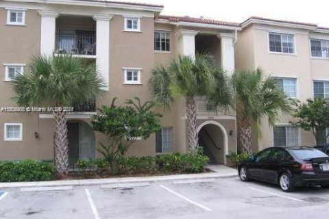 Condominio en venta en Miramar, Florida, 2 dormitorios, 99.59 m2 № 1225112 - foto 1