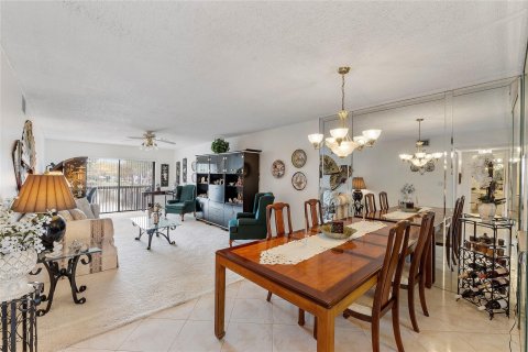 Copropriété à vendre à Tamarac, Floride: 2 chambres, 104.05 m2 № 1065649 - photo 11