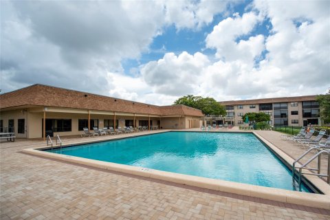 Copropriété à vendre à Tamarac, Floride: 2 chambres, 104.05 m2 № 1065649 - photo 3