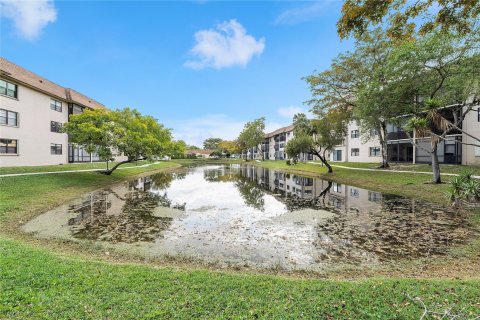 Condominio en venta en Tamarac, Florida, 2 dormitorios, 104.05 m2 № 1065649 - foto 5