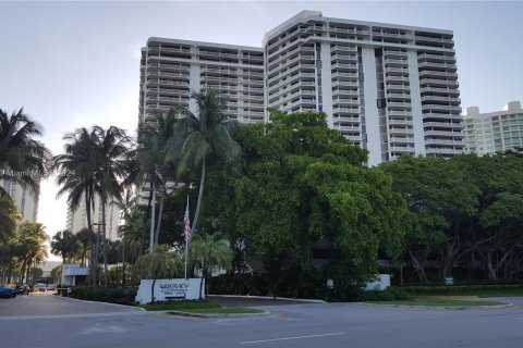 Condo in Aventura, Florida, 2 bedrooms  № 1345363 - photo 10