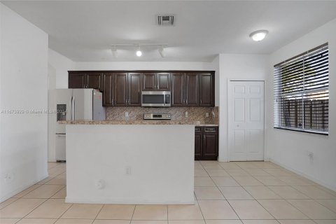 Townhouse in Homestead, Florida 4 bedrooms, 160.54 sq.m. № 1397045 - photo 9