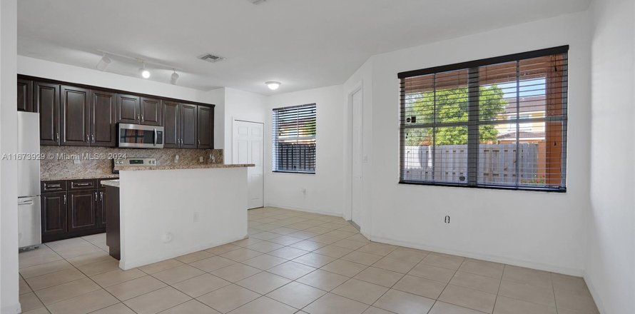 Townhouse in Homestead, Florida 4 bedrooms, 160.54 sq.m. № 1397045