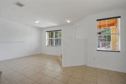 Townhouse in Homestead, Florida 4 bedrooms, 160.54 sq.m. № 1397045 - photo 5