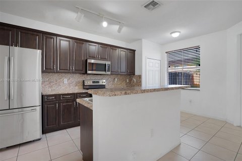 Townhouse in Homestead, Florida 4 bedrooms, 160.54 sq.m. № 1397045 - photo 8