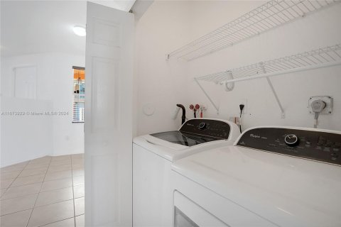 Townhouse in Homestead, Florida 4 bedrooms, 160.54 sq.m. № 1397045 - photo 22