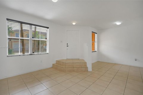 Townhouse in Homestead, Florida 4 bedrooms, 160.54 sq.m. № 1397045 - photo 3