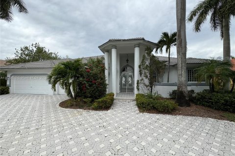 House in Coral Springs, Florida 5 bedrooms, 315.87 sq.m. № 1397047 - photo 1