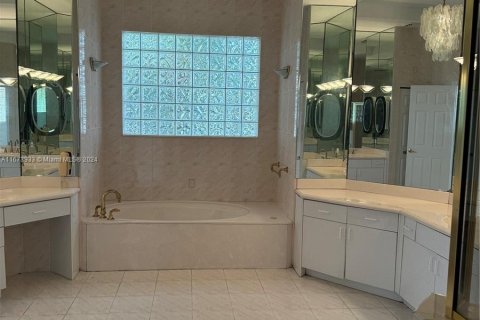 House in Coral Springs, Florida 5 bedrooms, 315.87 sq.m. № 1397047 - photo 8