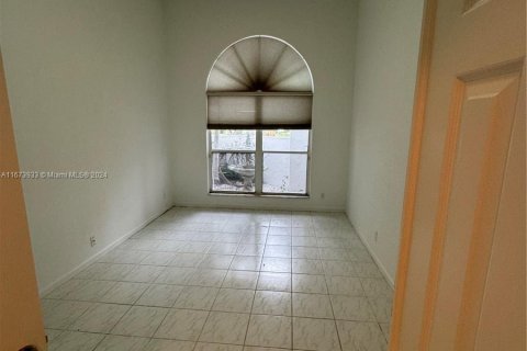 House in Coral Springs, Florida 5 bedrooms, 315.87 sq.m. № 1397047 - photo 11