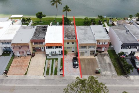 Touwnhouse à vendre à Hialeah, Floride: 2 chambres, 122.07 m2 № 1397046 - photo 16