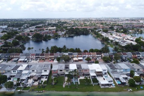 Touwnhouse à vendre à Hialeah, Floride: 2 chambres, 122.07 m2 № 1397046 - photo 19