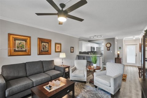 Copropriété à vendre à Pompano Beach, Floride: 2 chambres, 65.5 m2 № 1381569 - photo 13