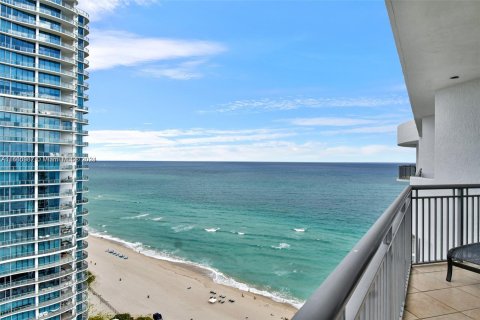 Condo in Sunny Isles Beach, Florida, 1 bedroom  № 1381570 - photo 2