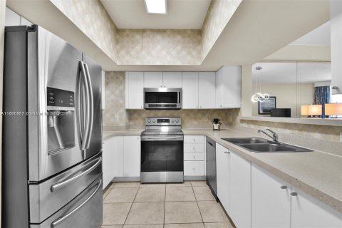 Condo in Sunny Isles Beach, Florida, 1 bedroom  № 1381570 - photo 19