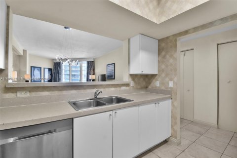 Condo in Sunny Isles Beach, Florida, 1 bedroom  № 1381570 - photo 21