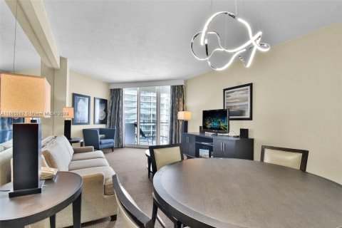 Condo in Sunny Isles Beach, Florida, 1 bedroom  № 1381570 - photo 13