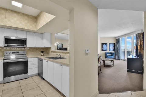 Condo in Sunny Isles Beach, Florida, 1 bedroom  № 1381570 - photo 23