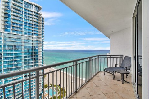 Condo in Sunny Isles Beach, Florida, 1 bedroom  № 1381570 - photo 7