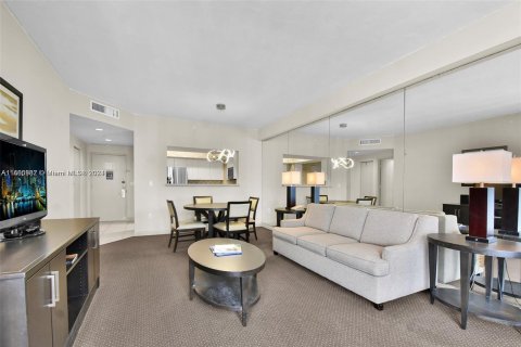 Condo in Sunny Isles Beach, Florida, 1 bedroom  № 1381570 - photo 11