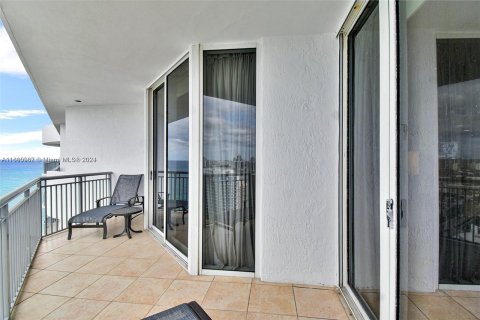 Condo in Sunny Isles Beach, Florida, 1 bedroom  № 1381570 - photo 8