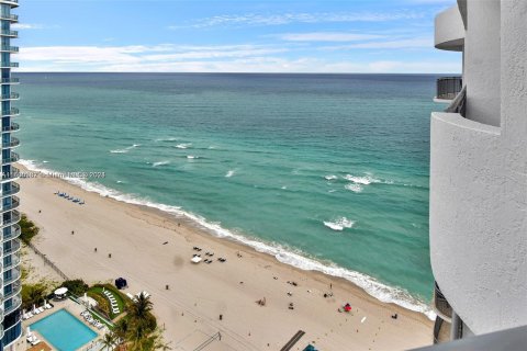 Condo in Sunny Isles Beach, Florida, 1 bedroom  № 1381570 - photo 1