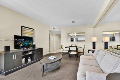 Condo in Sunny Isles Beach, Florida, 1 bedroom  № 1381570 - photo 10