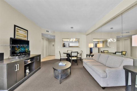 Condo in Sunny Isles Beach, Florida, 1 bedroom  № 1381570 - photo 9