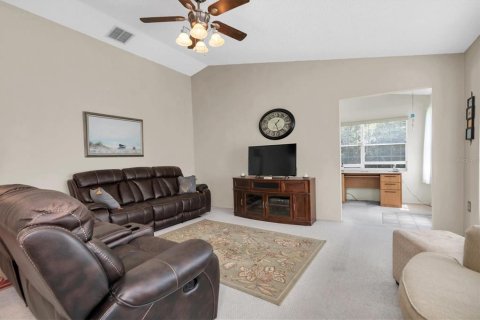 Condo in New Port Richey, Florida, 2 bedrooms  № 1379480 - photo 5